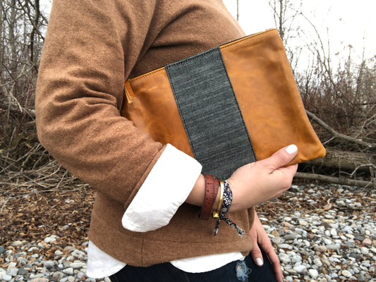 Signature Leather Flat Pouch/Clutch