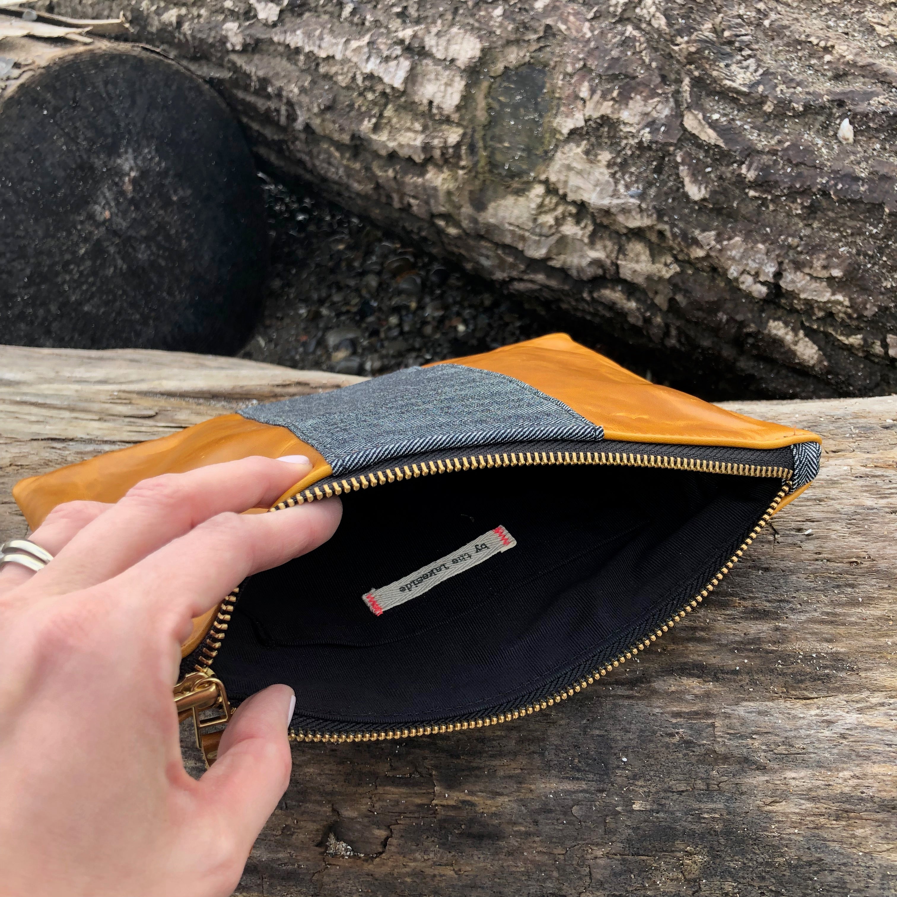 Flat best sale leather pouch